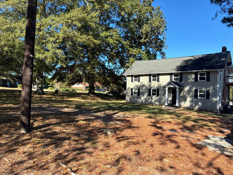 Primary Photo - Room in Duplex on W Strickland St