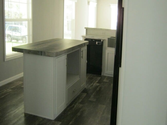 Building Photo - 374 Windsor Dr
