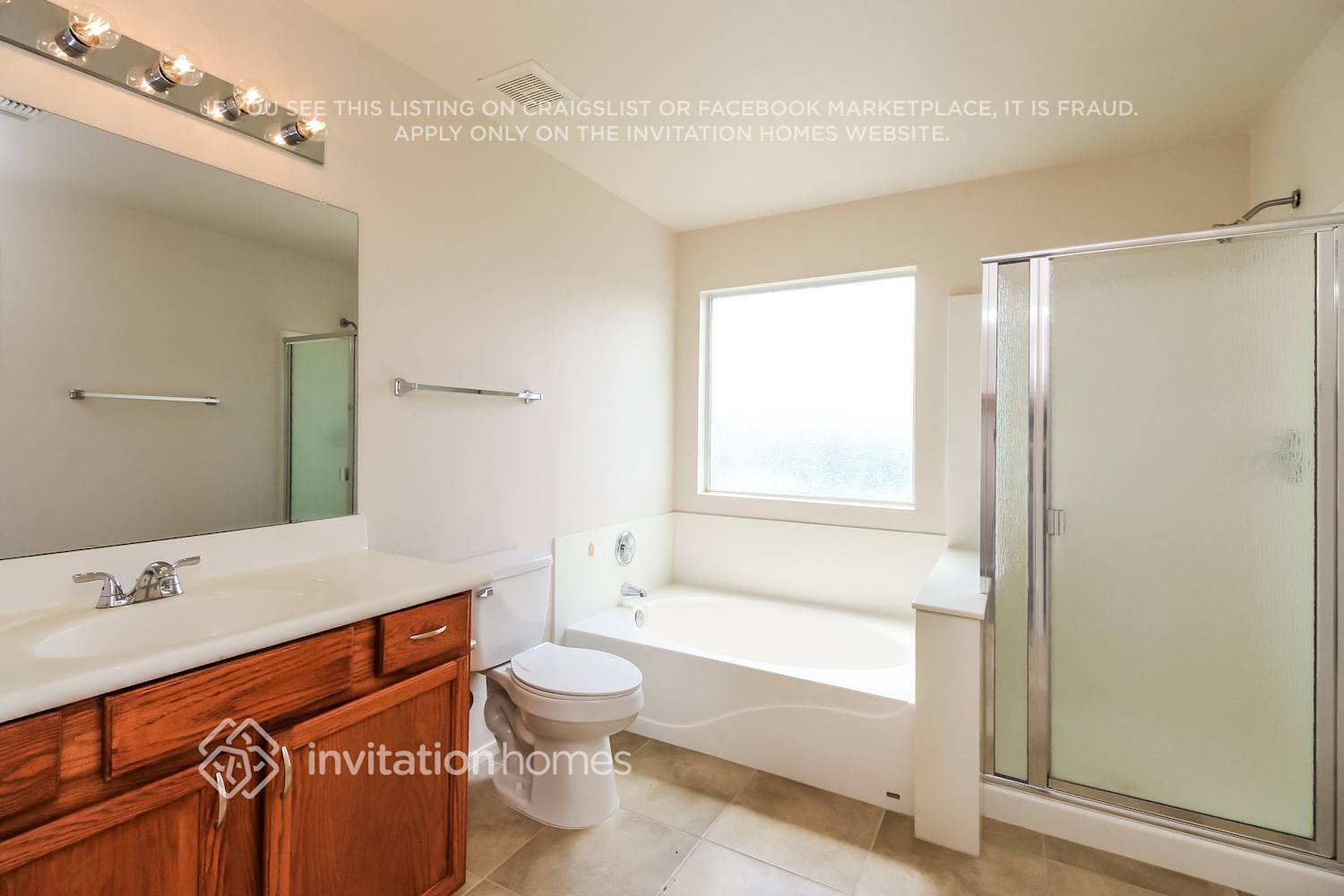 Building Photo - 2751 E Terrace Ave