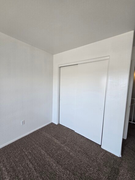 Building Photo - 5010 S 28th St