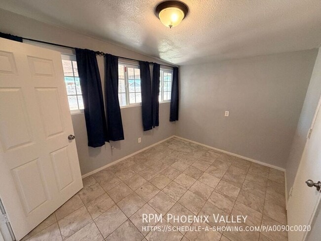 Building Photo - 301 N 3rd St