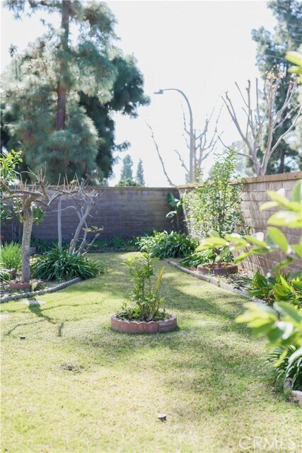 Building Photo - 183 S Starflower St