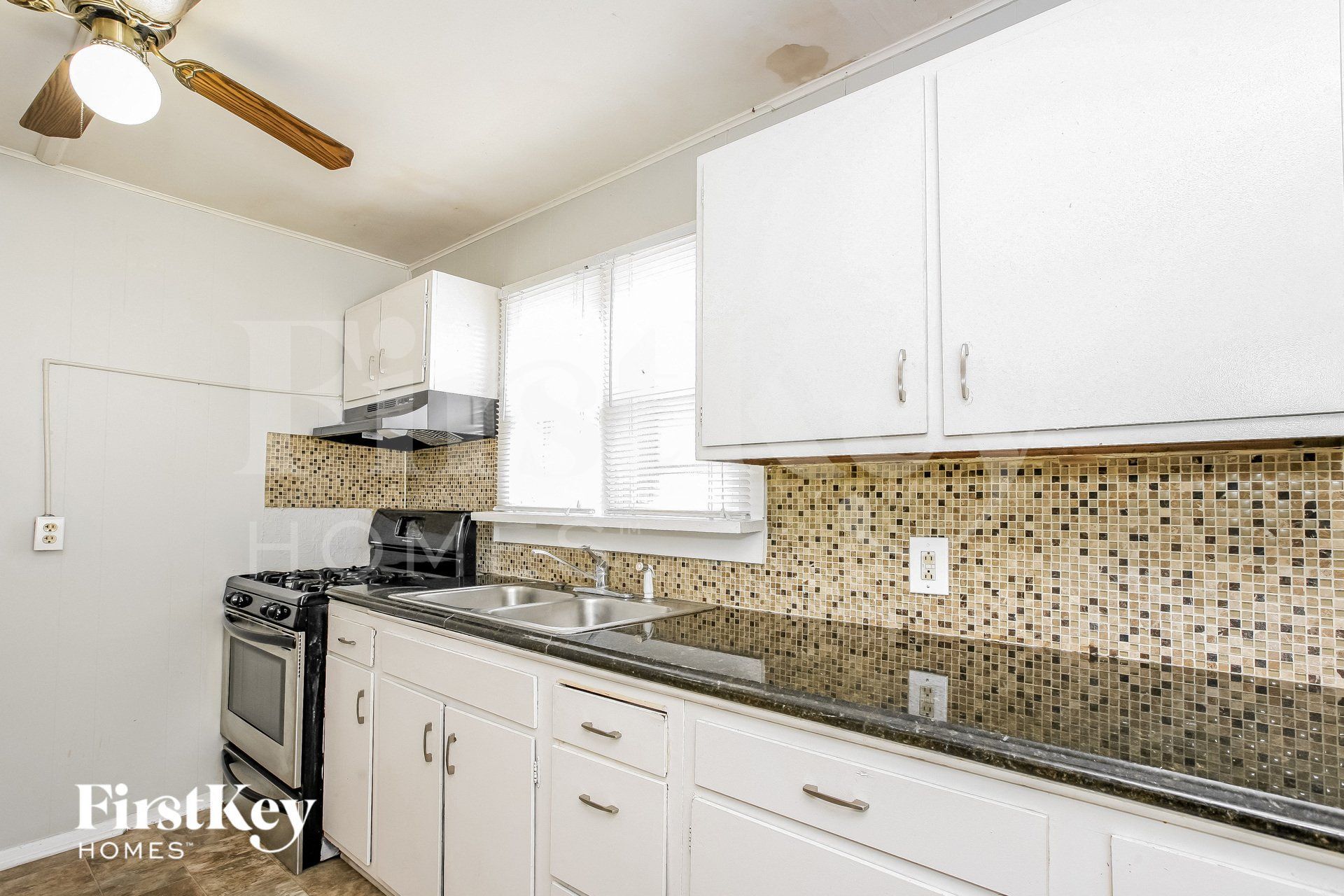 Building Photo - 1411 Lindley Ave