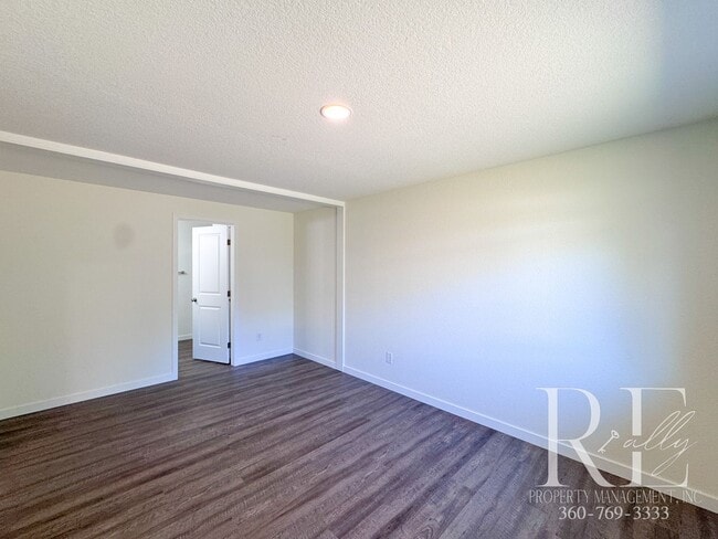 Building Photo - Newly Renovated Charmer in the Heart of Ma...