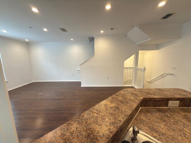 Building Photo - 6123 Metrowest Blvd