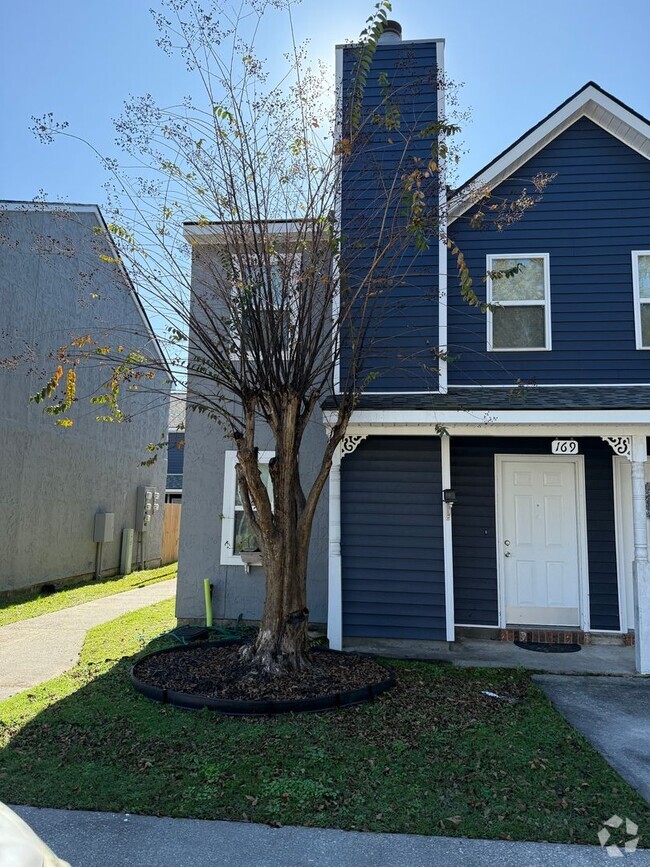 Building Photo - South Slidell Condo