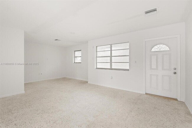 Building Photo - 1621 NW 13th Ave
