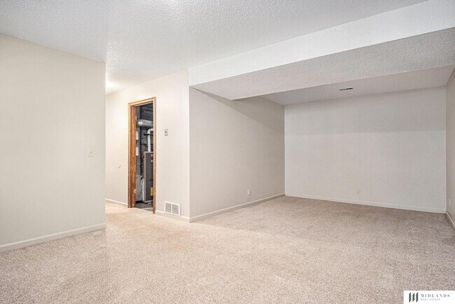 Building Photo - 14706 Orchard Cir