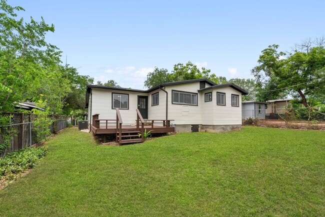 Building Photo - 310 Sumner Dr