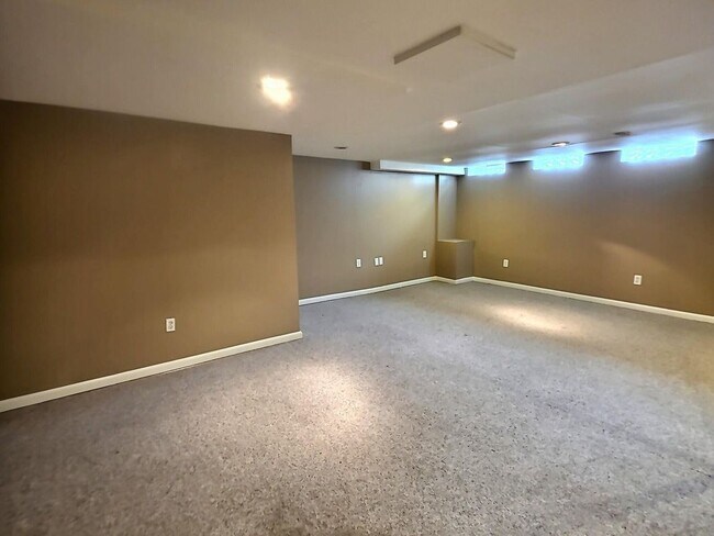 Building Photo - 28618 Balmoral Way