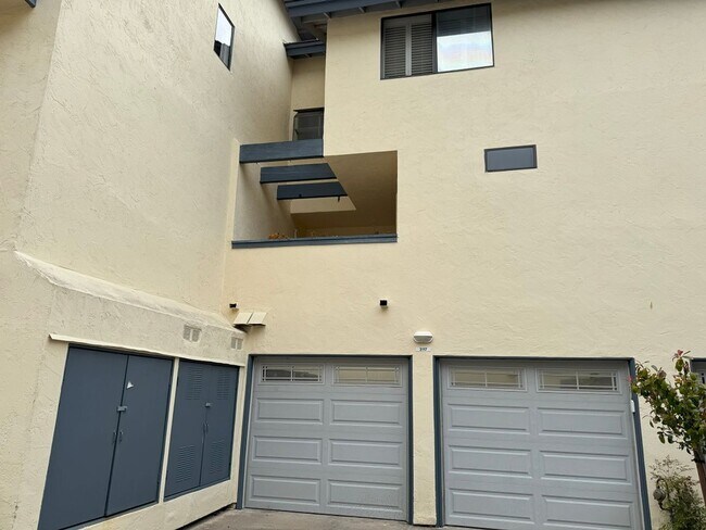 Building Photo - Stunning house in the heart of La Jolla Cl...