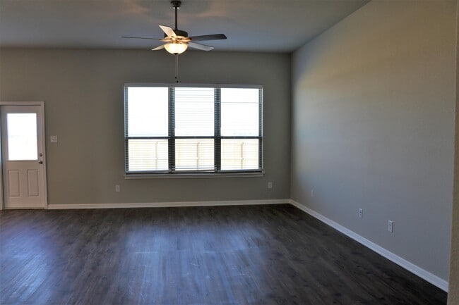 Building Photo - 1059 Aurora Grove Bend