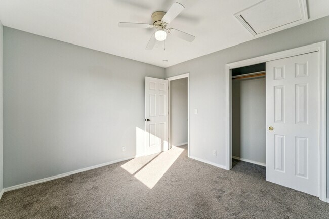 Building Photo - 7557 Arlington Dr