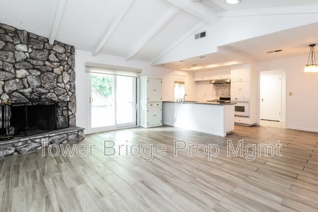 Building Photo - 760 Skylake Way