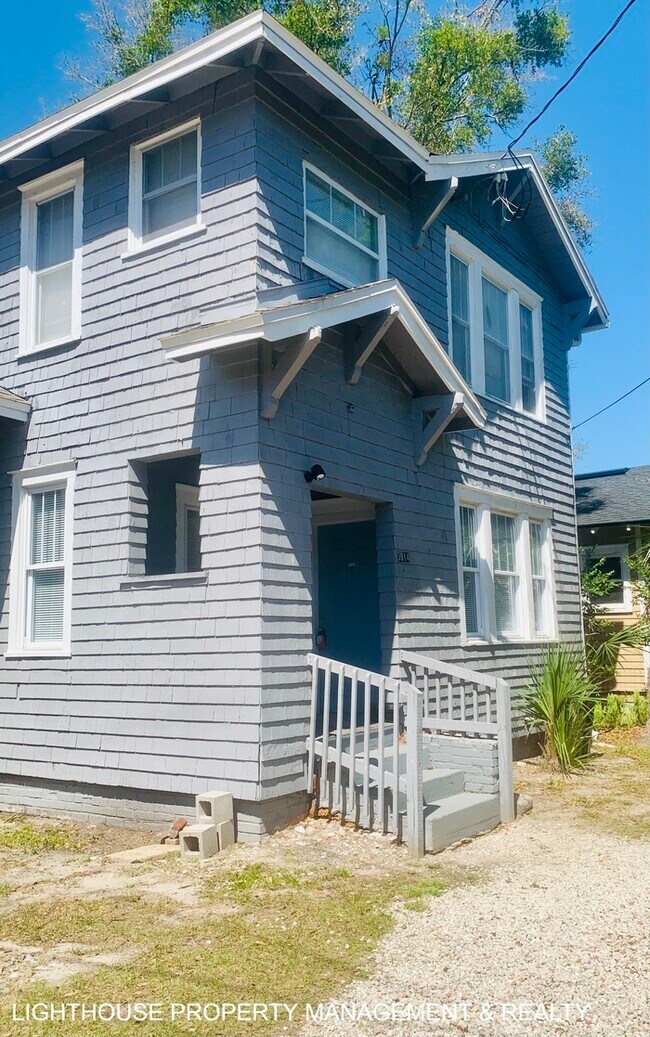 Building Photo - Bright & Delightful 2 Bed/1 Bath Townhome!