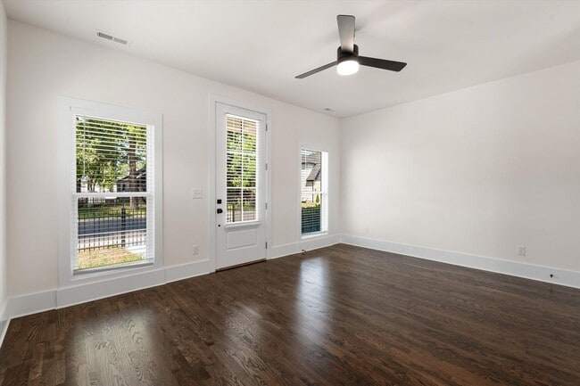 Building Photo - 1802 10th Ave N