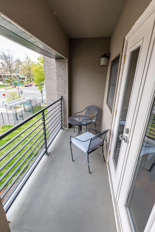 Building Photo - Beautiful 2 Bed/2 Bath Condo Rental - Conv...