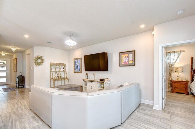 Building Photo - 15371 Caravan Ave