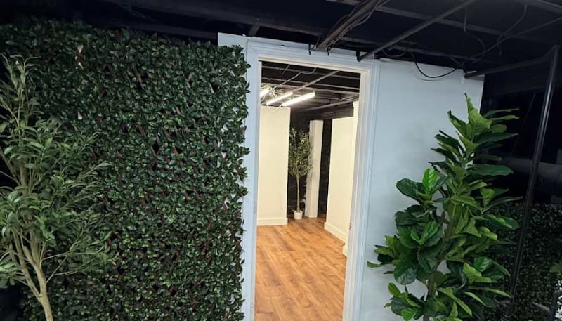 Primary Photo - 82 W Broadway