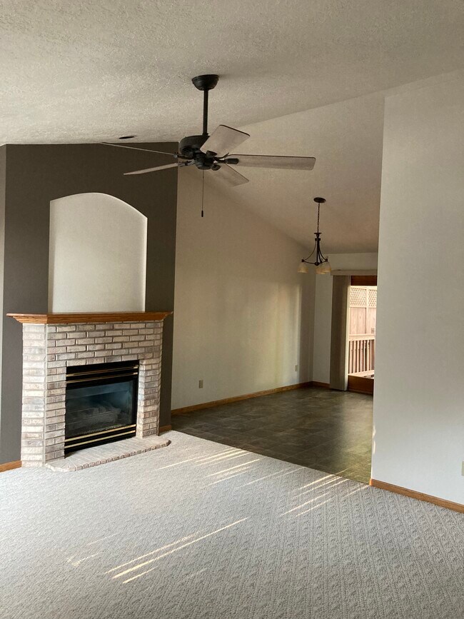 Living Room - 817 Thelosen Dr
