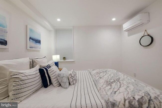 Building Photo - 1979 Biltmore St NW