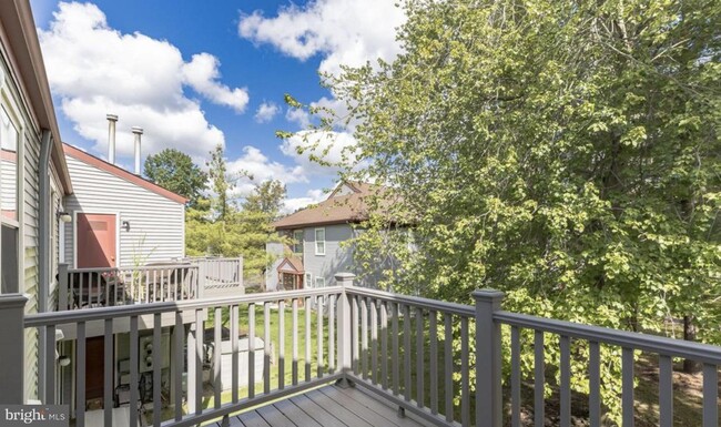 Building Photo - 1346 Chanticleer-