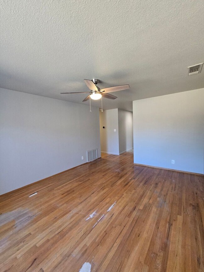 Building Photo - Spacious 4-Bedroom Corner Lot Home $2450.00 per month | Prime Rancho Cordova Location | Available...