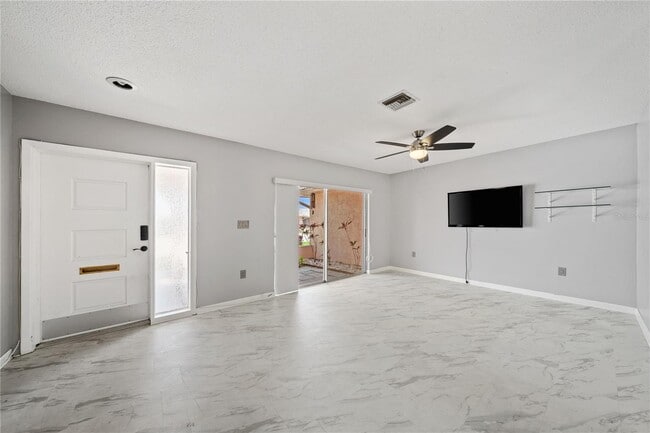 Building Photo - 5428 Larchmont Ct