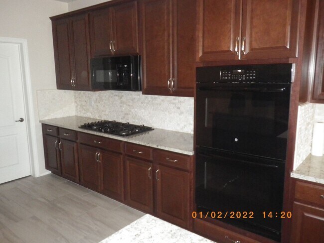 Building Photo - Beautiful 5 Bedroom House with City View