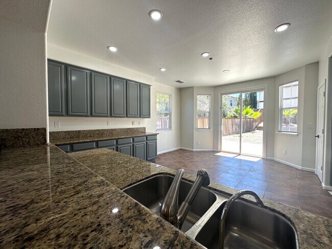 Building Photo - 2608 St Andrews Dr