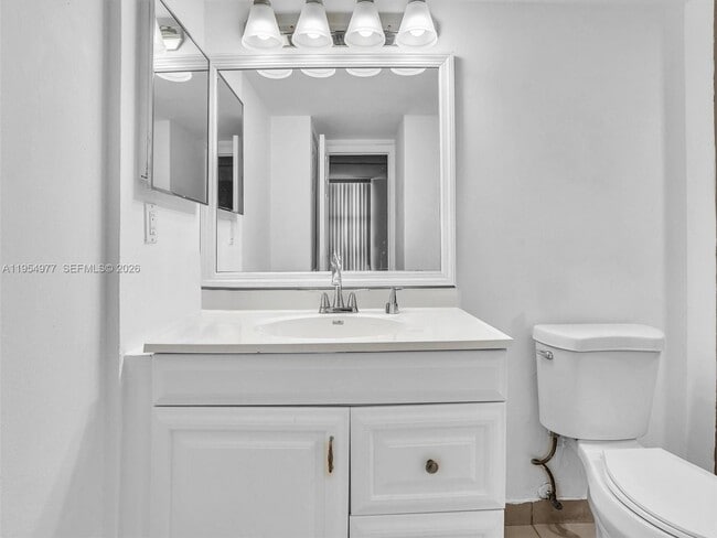 Building Photo - 3675 N Country Club Dr