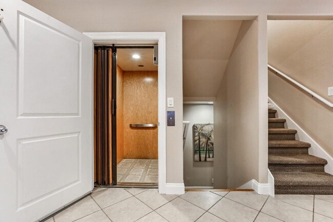 Building Photo - 243 Dune Dr