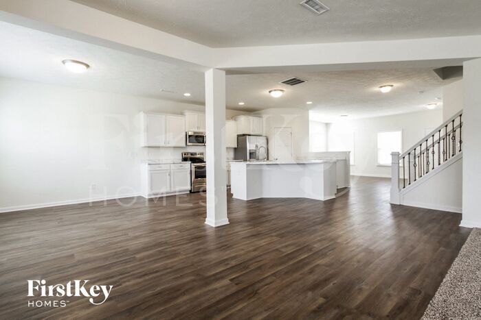 Building Photo - 7240 Lockford Walk N
