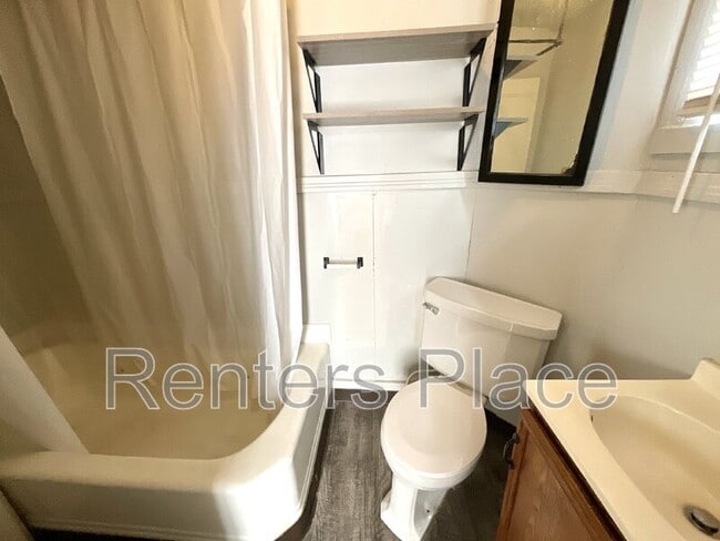 Building Photo - 517 S 40th W Ave