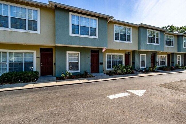 Building Photo - NOW AVAILABLE!!! Beautiful Large Town-home!