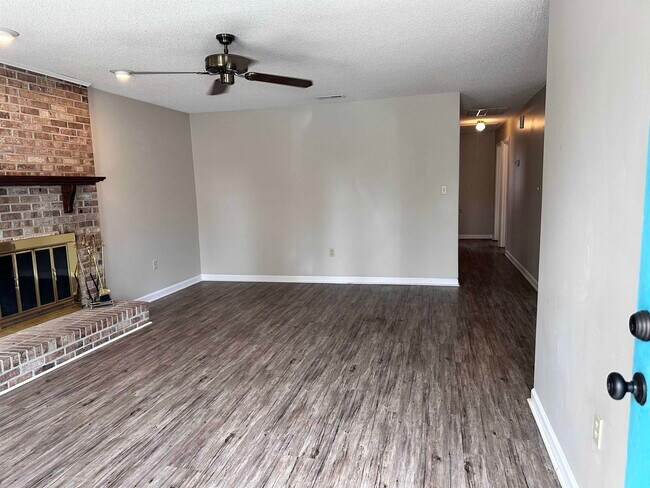 Building Photo - 6536 Valene Ct