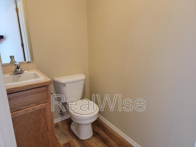 Building Photo - 2080 NE Chanel Ct
