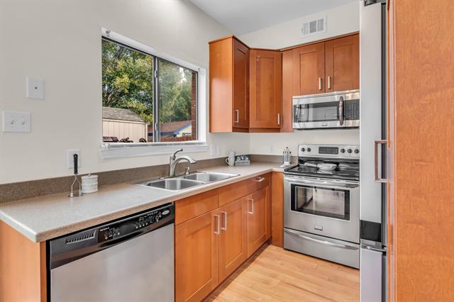 Building Photo - 903 Azalia Dr