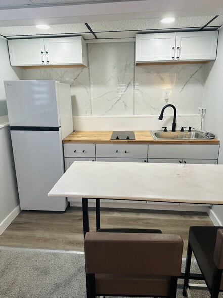 Building Photo - 15742 Woodmont St