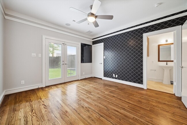 Building Photo - 6126 Clyde St