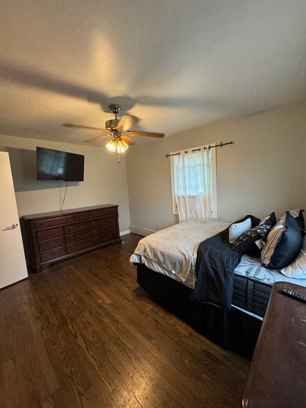 Building Photo - 1557 Monroe Ave