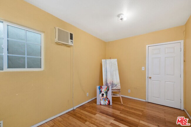 Building Photo - 465 N Kilkea Dr