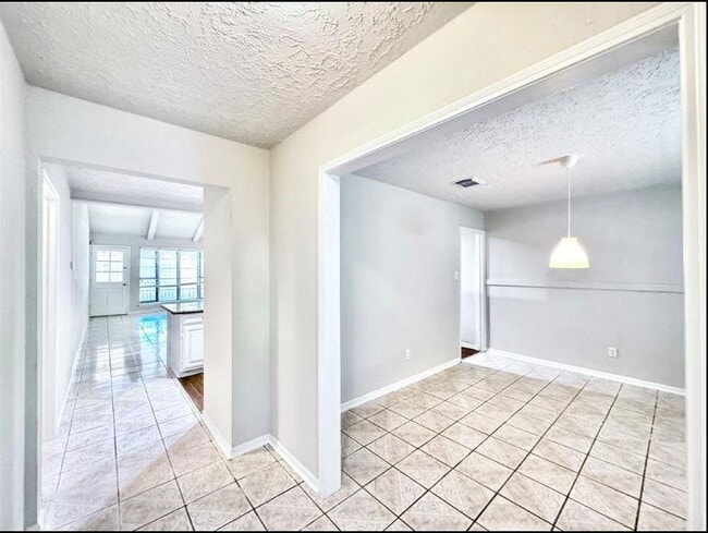 Building Photo - 9110 Gustine Ln