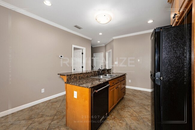 Building Photo - 3 Bed 2.5 Bath Townhome in West Mobile