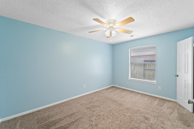 Building Photo - 3909 Greenwood Dr