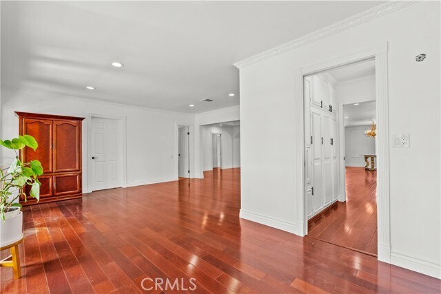 Building Photo - 23036 Burbank Blvd