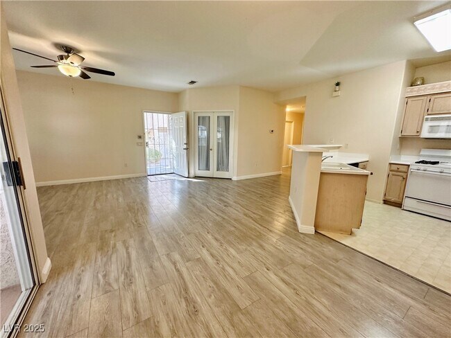 Building Photo - 5415 W Harmon Ave