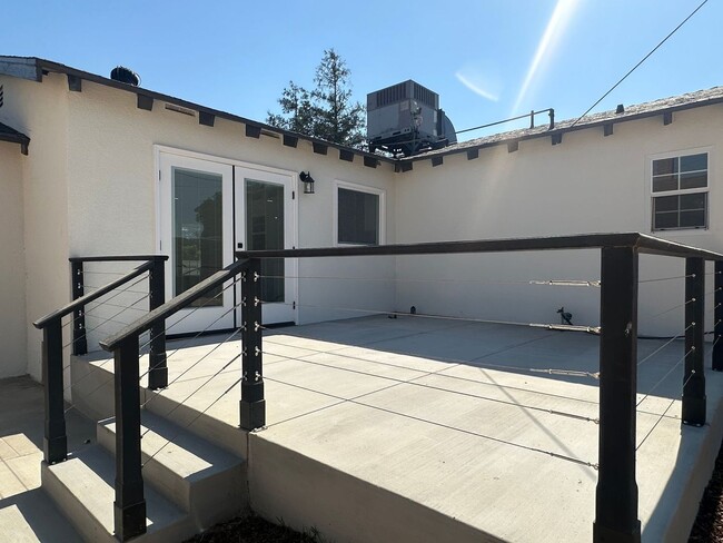 Building Photo - 3+2 RENOVATED W/Drive-Through Garage!