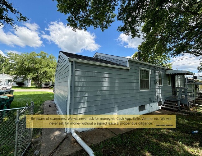 Building Photo - 10135 Cabot Dr