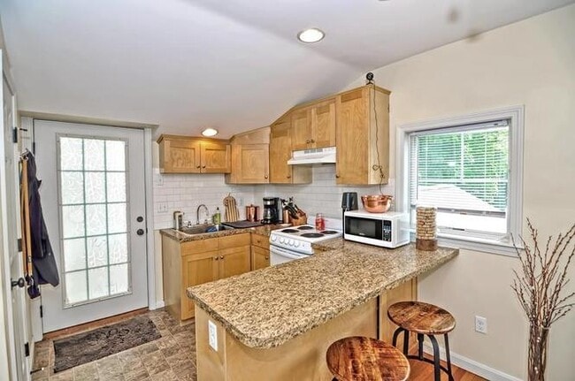 Building Photo - 12 Fisher St